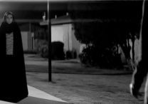A Girl Walks Home Alone at Night - Foto 6